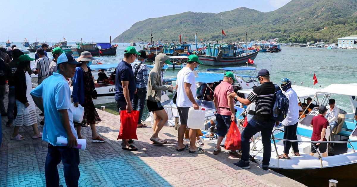 Hơn 570 khách du lịch tham quan Nha Trang và Diên Khánh